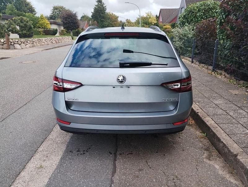 Gebraucht Skoda Superb Ambition 150 PS (110 kW) 2018 Grau Kombi