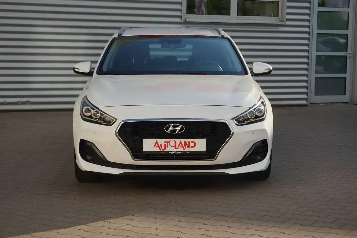 Gebraucht Hyundai i30 Style 140 PS (102 kW) 2020 Weiß Kombi