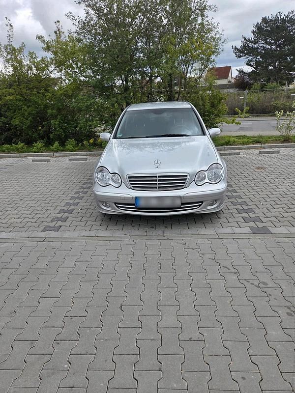 Gebraucht Mercedes 200 122 PS (89 kW) 2004 Silber Limousine