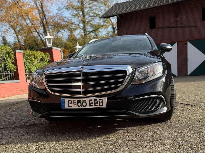 Gebraucht Mercedes E200 Exclusive 184 PS (135 kW) 2017 Schwarz Kombi