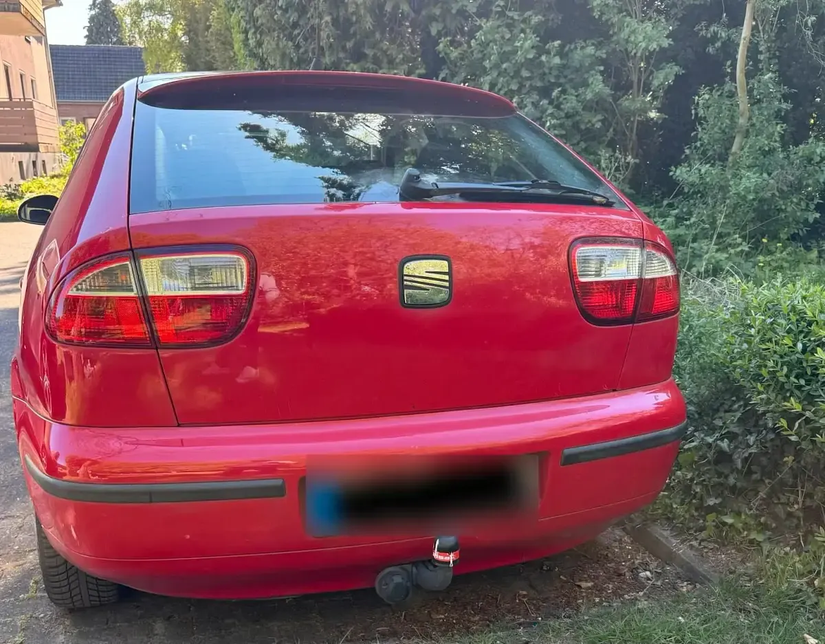 Second-hand Seat Leon 101 CP (74 kW) 2005 Roșu Hatchback