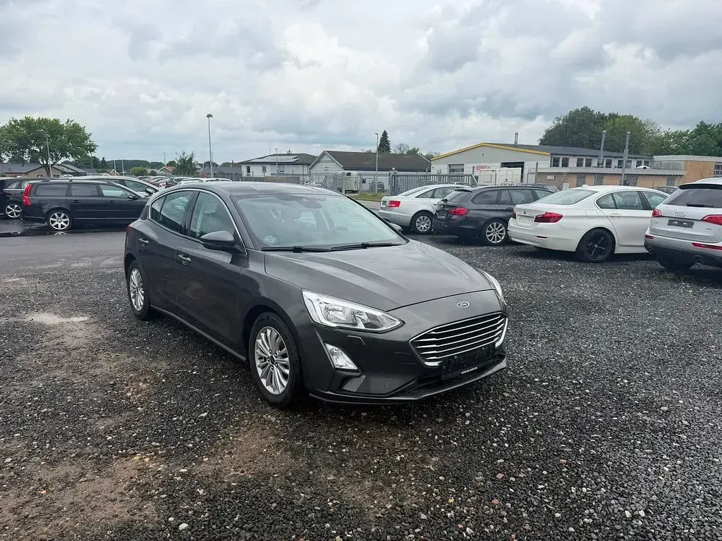 Gebraucht Ford Focus Titanium 125 PS (91 kW) 2019 Braun Limousine