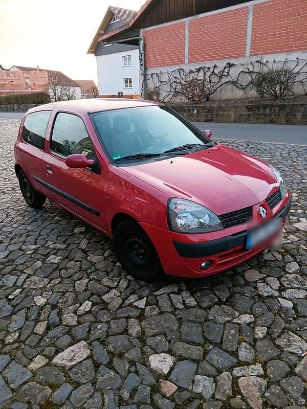 Gebraucht Renault Clio II 75 PS (55 kW) 2002 Rot Kleinwagen