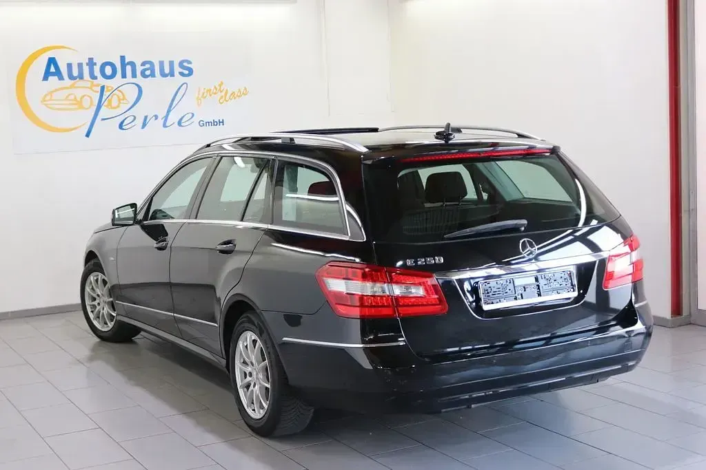 Gebraucht Mercedes E250 Elegance 204 PS (150 kW) 2012 Schwarz Limousine