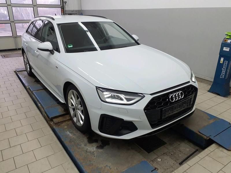 Gebraucht Audi A4 Ambiente 163 PS (119 kW) 2022 Andere Limousine