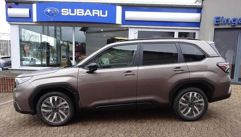 Neu Subaru Forester Platinum 136 PS (100 kW) 2025 Brillant bronze SUV