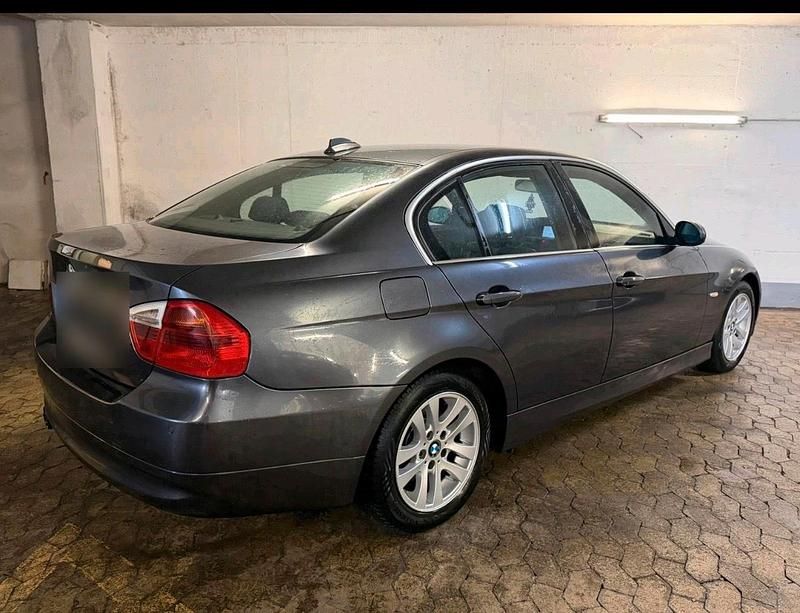 Gebraucht BMW 325 218 PS (160 kW) 2008 Grau Limousine