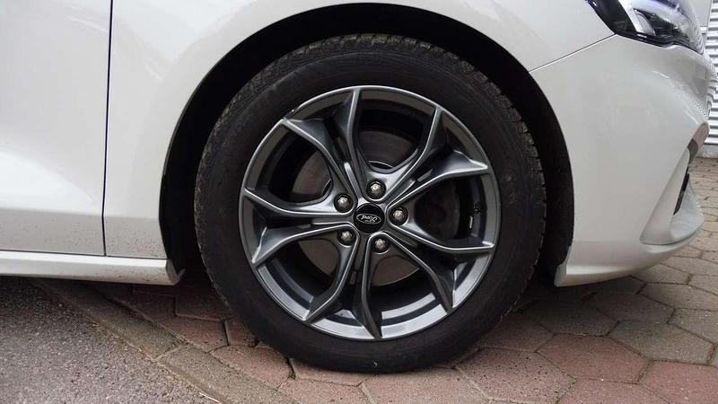 Gebraucht Ford Focus ST-Line 125 PS (91 kW) 2020 Metropolisweiß metallic Kombi