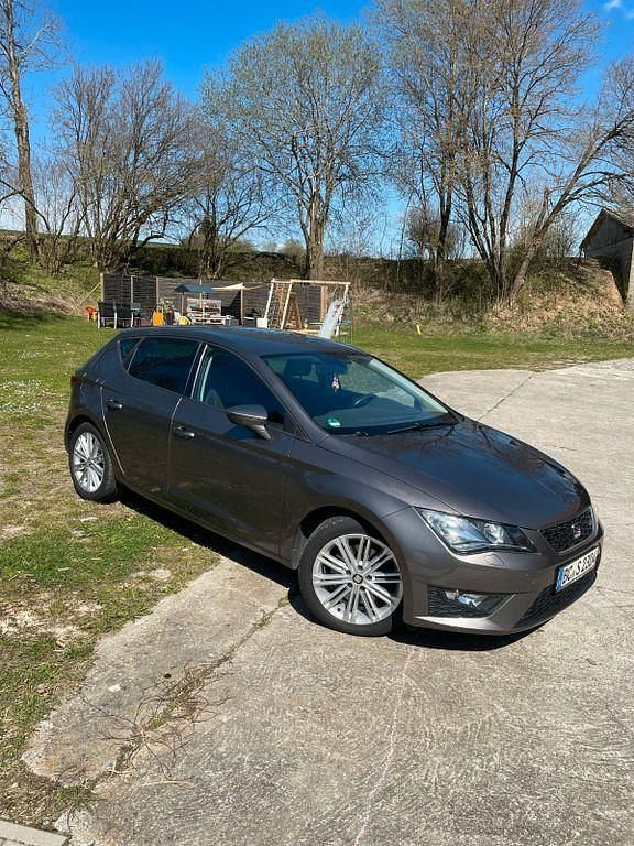 Grau Gebraucht 2015 Seat Leon FR Limousine | 14.999 € (Etwas zu teuer) - Bild 1/4