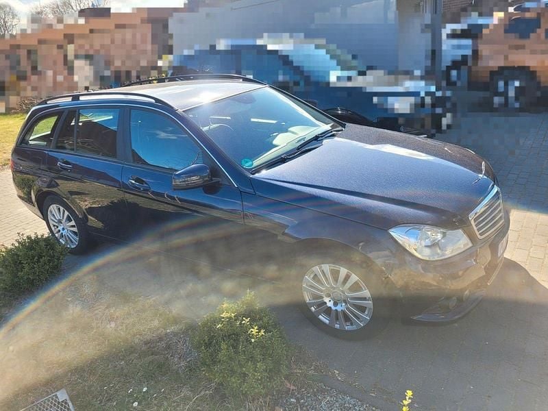 Second-hand Mercedes C180 120 CP (88 kW) 2012 Albastru Break