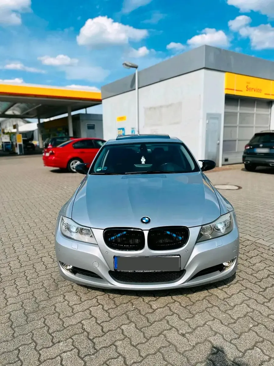 Gebraucht BMW 330 245 PS (180 kW) 2010 Silber Limousine