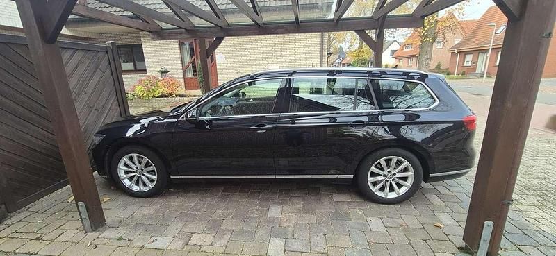 Schwarz Gebraucht 2015 VW Passat Highline Kombi | 15.250 € (Guter Preis) - Bild 1/4