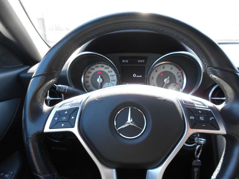 Gebraucht Mercedes SLK200 184 PS (135 kW) 2011 Schwarz Cabrio