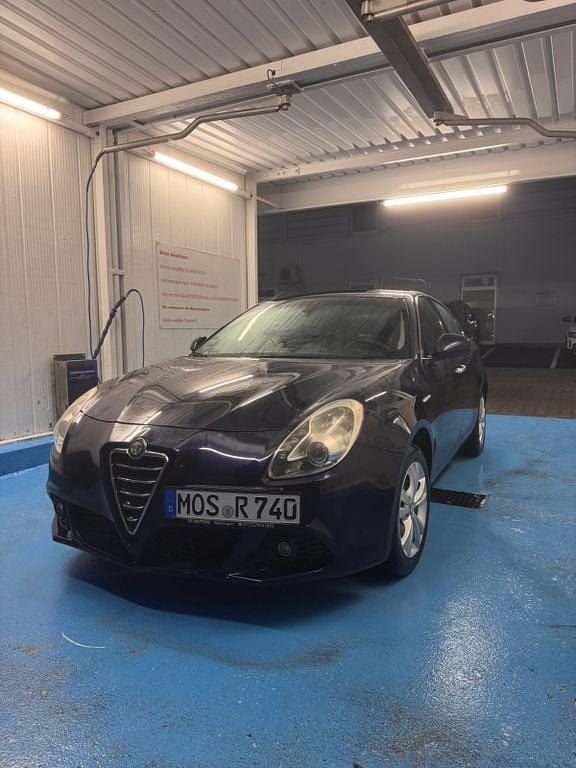 Blau Gebraucht 2011 Alfa Romeo Giulietta Turismo Kleinwagen | 4.100 € (Fairer Preis) - Bild 1/4