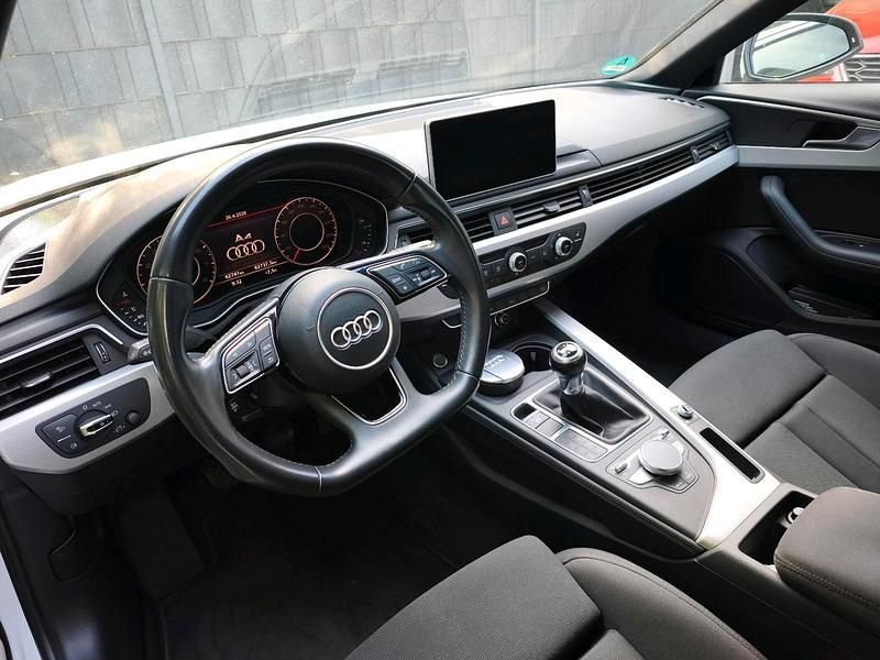 Second-hand Audi A4 150 CP (110 kW) 2017 Alb Berlinǎ