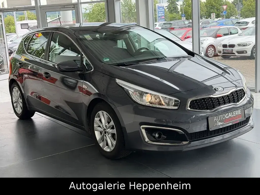 Gebraucht Kia Ceed 135 PS (99 kW) 2016 Dark gun metal Kleinwagen