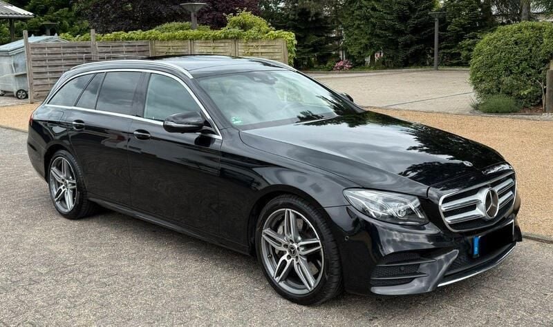 Schwarz Gebraucht 2018 Mercedes E350 AMG line Kombi | 28.500 € (Superpreis) - Bild 1/4