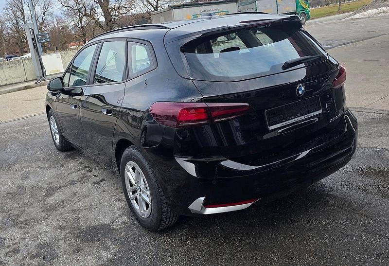 Gebraucht BMW 220 Active Tourer Performance 170 PS (125 kW) 2022 Schwarz Van / Kleinbus