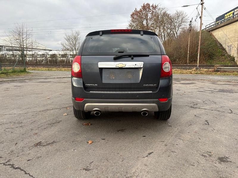 Gebraucht Chevrolet Captiva LT 150 PS (110 kW) 2009 Grau SUV