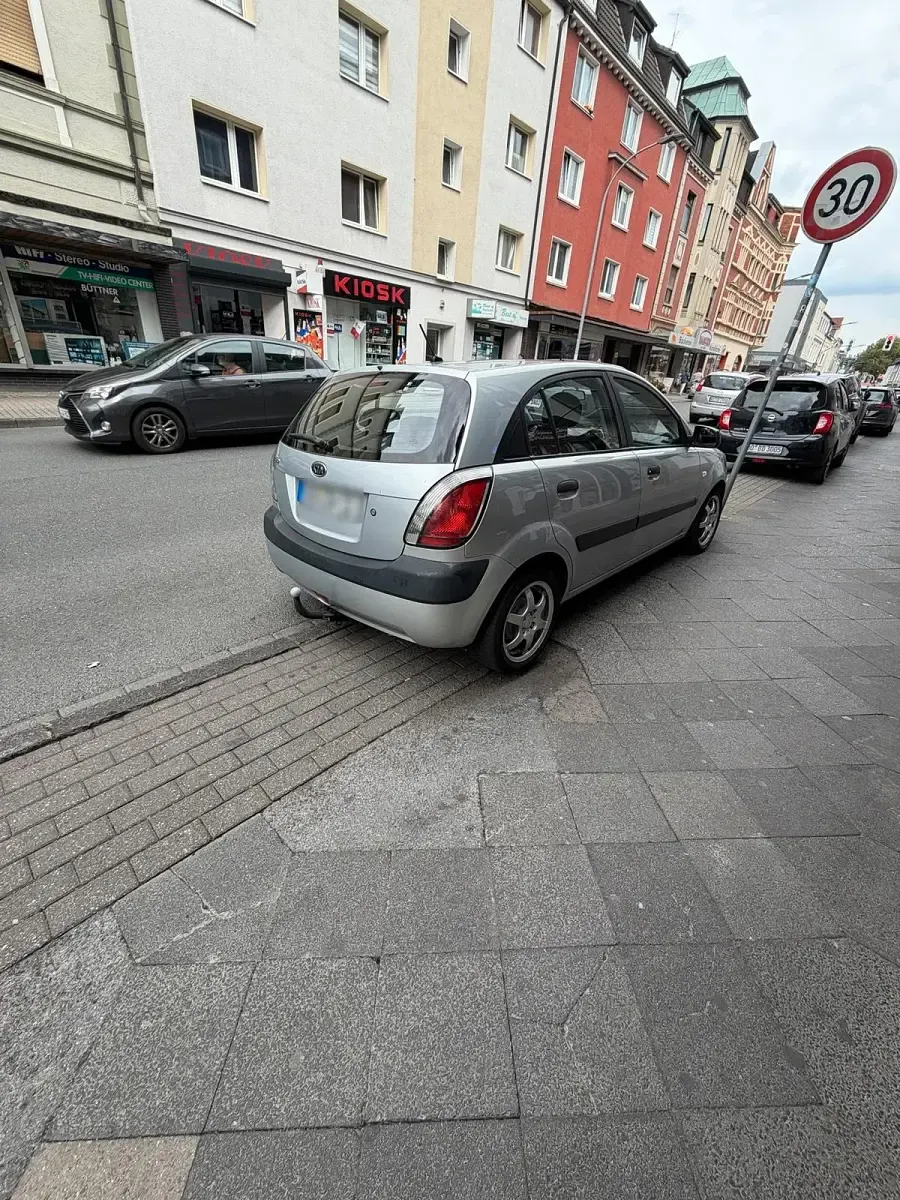 Gebraucht Kia Rio Attract 75 PS (55 kW) 2009 Grau Kleinwagen