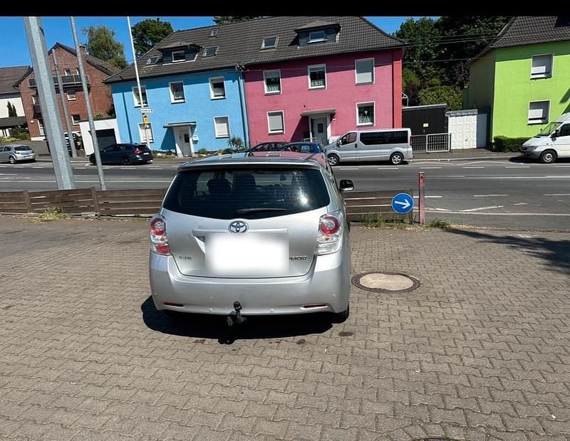 Gebraucht Toyota Verso 126 PS (92 kW) 2010 Grau Van / Kleinbus