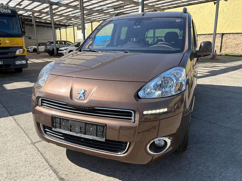 Gebraucht Peugeot Partner Tepee Outdoor 120 PS (88 kW) 2013 Gold Van / Kleinbus