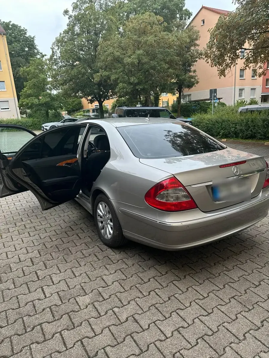 Gebraucht Mercedes E280 190 PS (139 kW) 2007 Grau Limousine