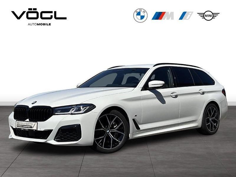 Weiß Gebraucht 2022 BMW 540 Efficient Dynamics Kombi | 51.380 € (Fairer Preis) - Bild 1/4