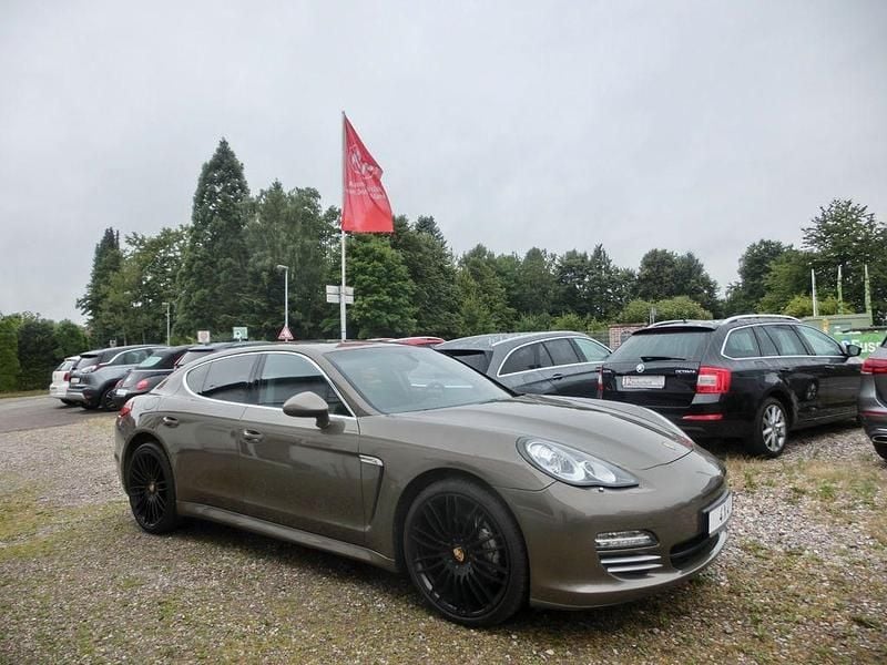 Braun Gebraucht 2010 Porsche Panamera 4S Limousine | 29.500 € (Teuer) - Bild 1/4