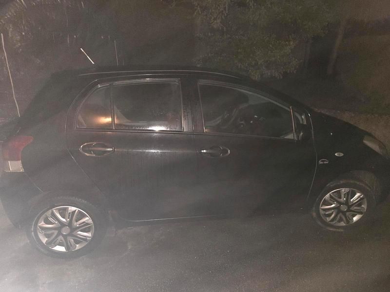 Schwarz Gebraucht 2009 Toyota Yaris Kleinwagen | 1.299 € (Guter Preis) - Bild 1/4