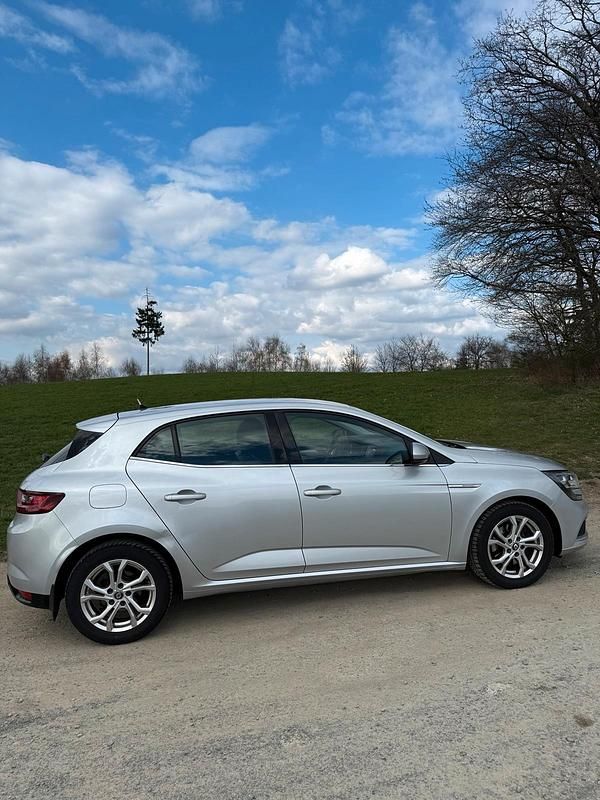 Gebraucht Renault Mégane IV 131 PS (96 kW) 2017 Silber Limousine