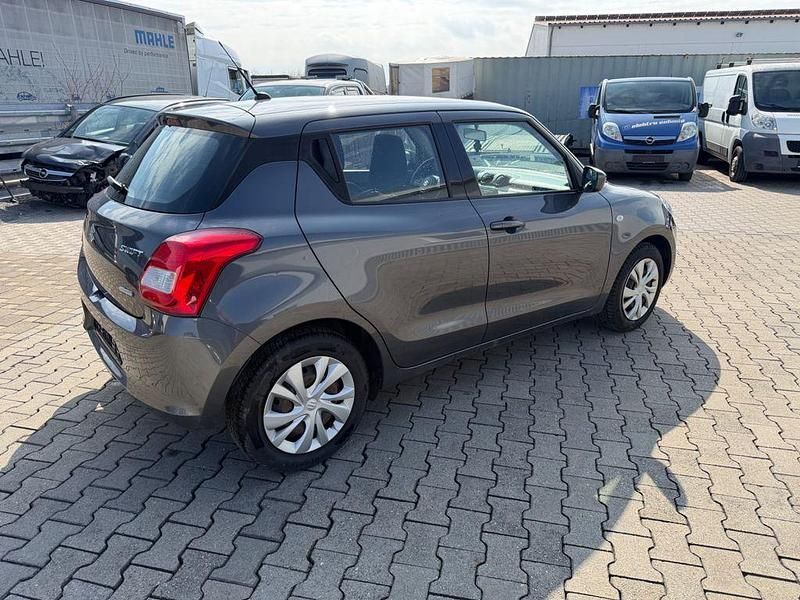 Gebraucht Suzuki Swift Comfort 90 PS (66 kW) 2020 Grau Kleinwagen