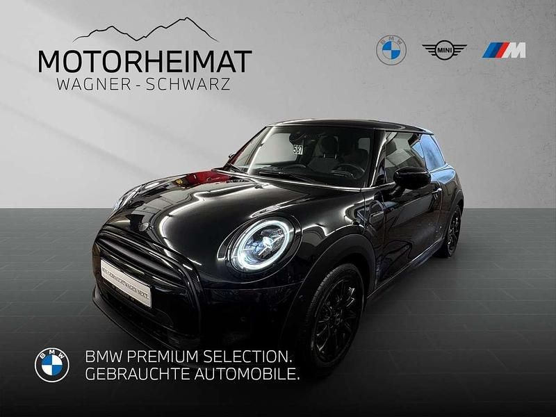 Gebraucht Mini Cooper Classic 136 PS (100 kW) 2024 Midnight black metallic Kleinwagen