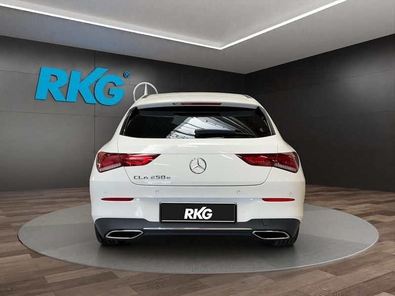 Gebraucht Mercedes CLA250e Shooting Brake Progressive 218 PS (160 kW) 2022 Weiß Kombi