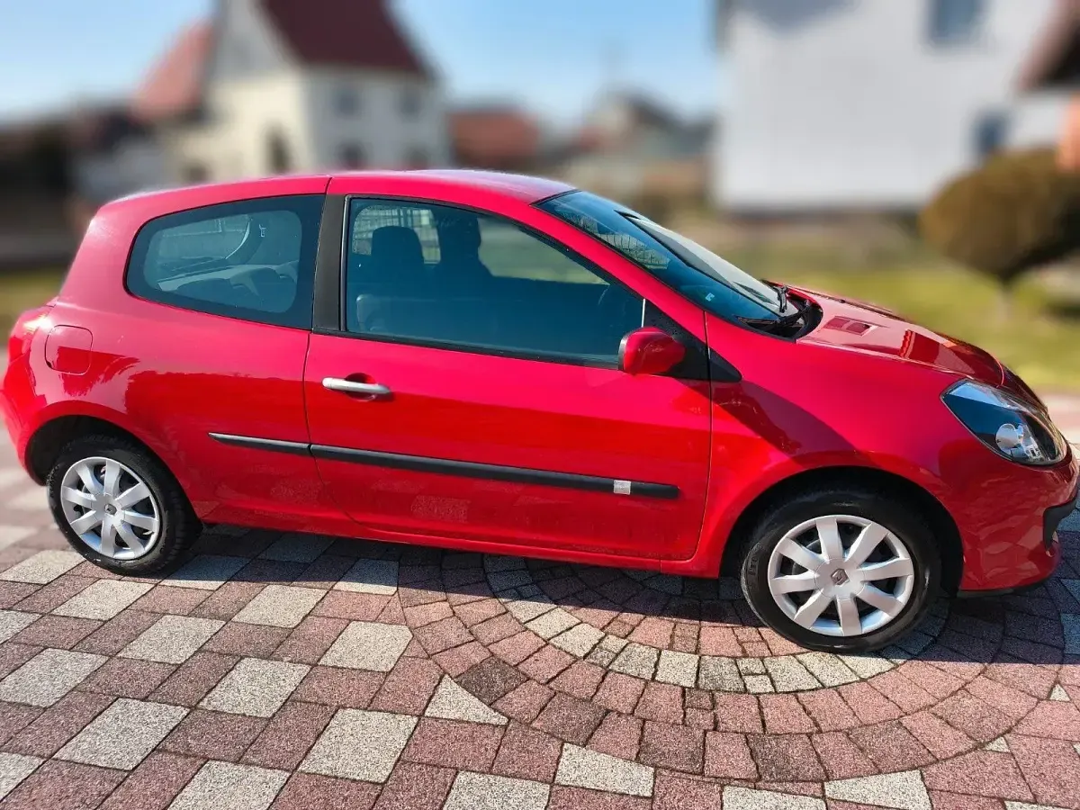 Brugt Renault Clio II Authentique 75 HK (55 kW) 2007 Rød Sedan