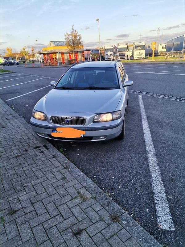 Silber Gebraucht 2004 Volvo V70 Kombi | 2.500 € (Fairer Preis) - Bild 1/4