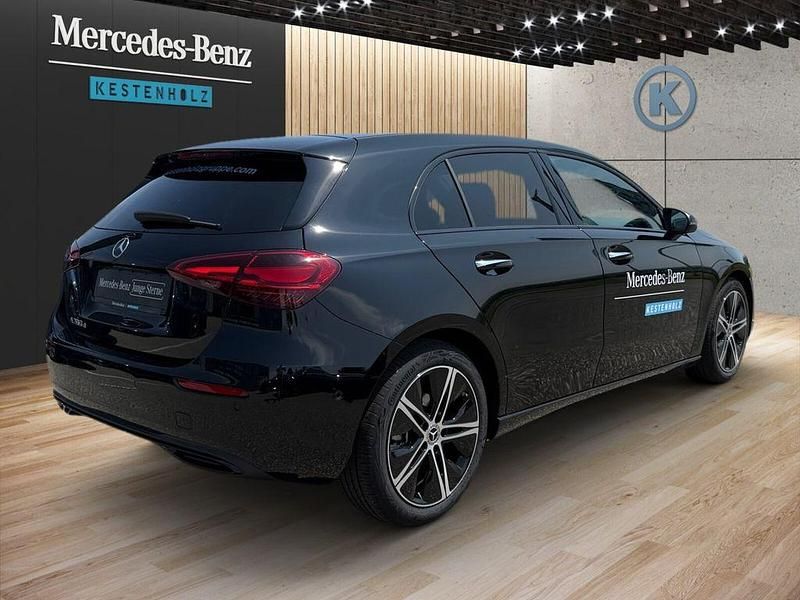 Gebraucht Mercedes A200 Progressive 150 PS (110 kW) 2025 Schwarz Limousine