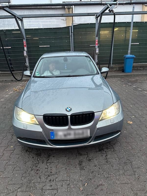 Grau Gebraucht 2006 BMW 325 Limousine | 4.500 € - Bild 1/4