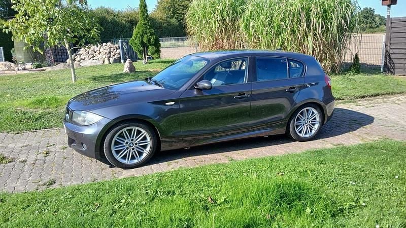 Grau Gebraucht 2006 BMW 130 Shadowline Kleinwagen | 10.500 € (Superpreis) - Bild 1/4