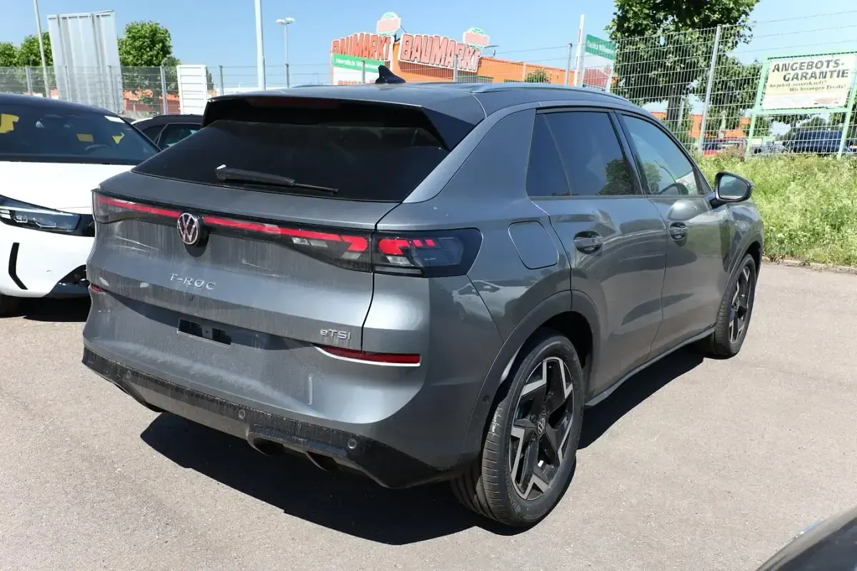 Neu VW T-Roc R-line 150 PS (110 kW) 2026 Wolf grey metallic SUV