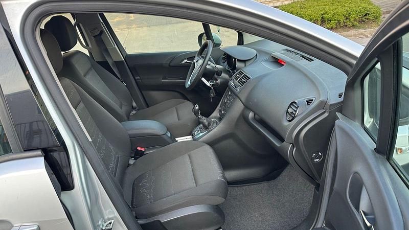 Gebraucht Opel Meriva Edition 101 PS (74 kW) 2011 Silber Van / Kleinbus