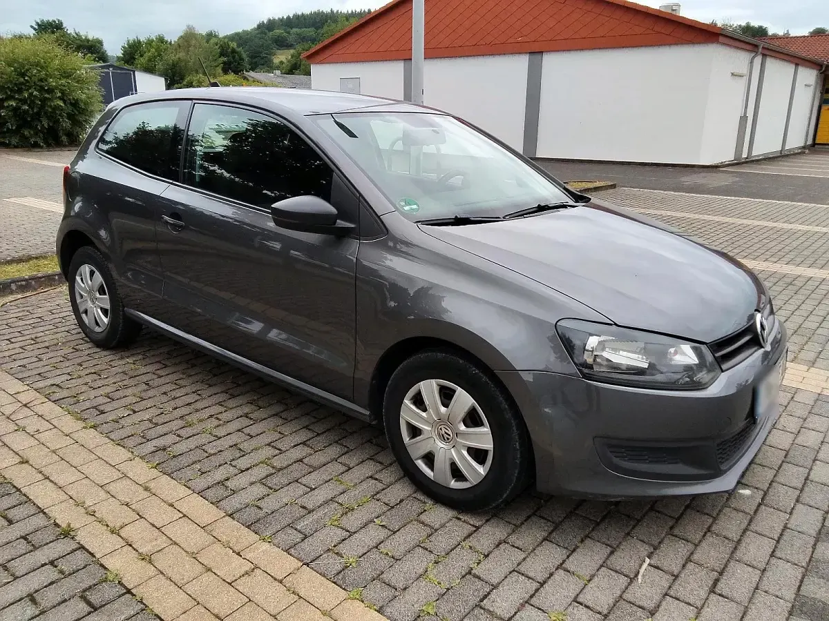 Gebraucht VW Polo 75 PS (55 kW) 2012 Grau Kleinwagen