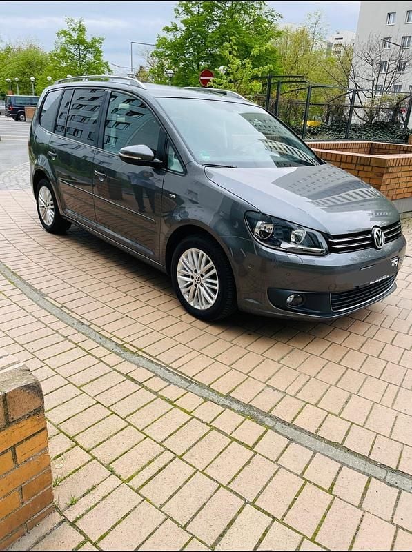Grau Gebraucht 2015 VW Touran Van / Kleinbus | 13.500 € (Guter Preis) - Bild 1/4