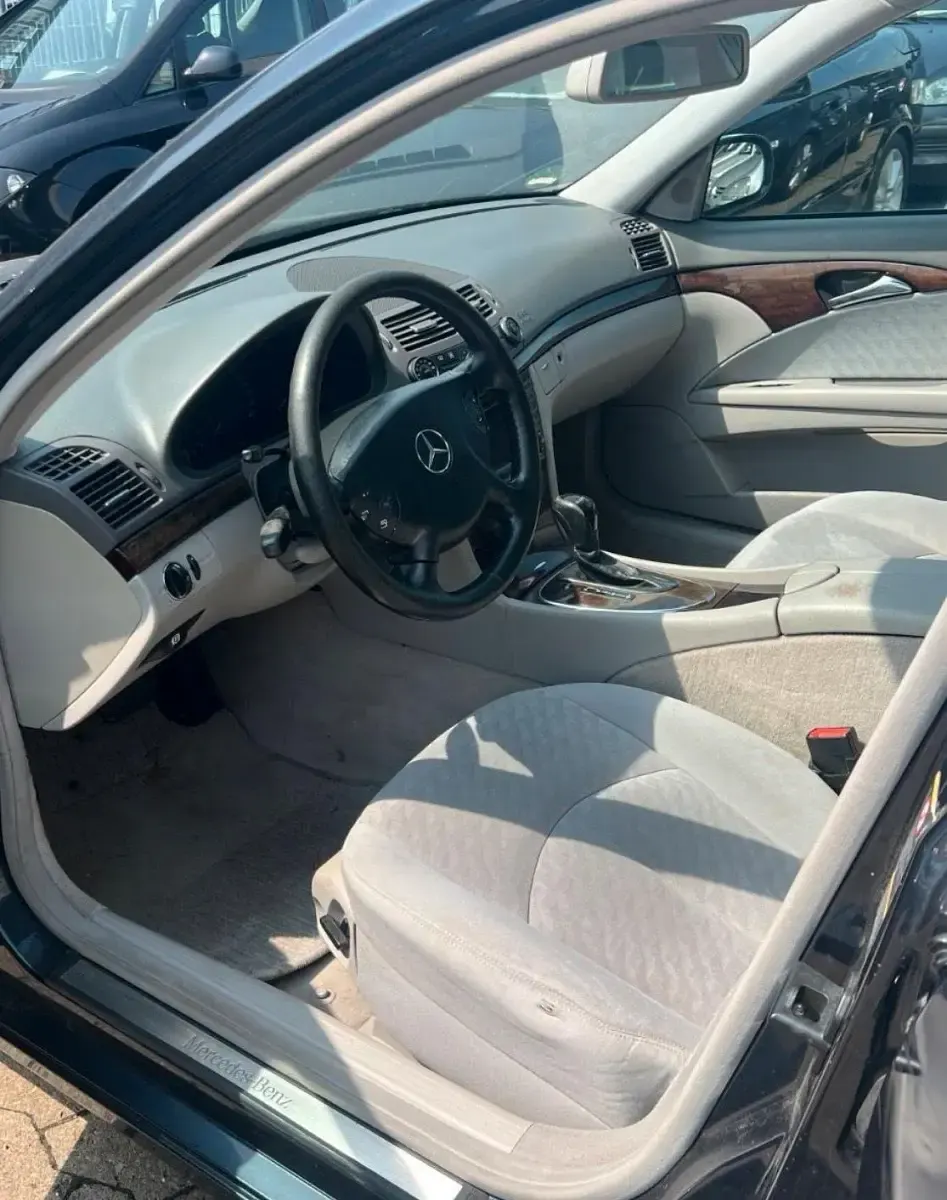 Gebraucht Mercedes E280 Avantgarde 177 PS (130 kW) 2005 Blau Limousine