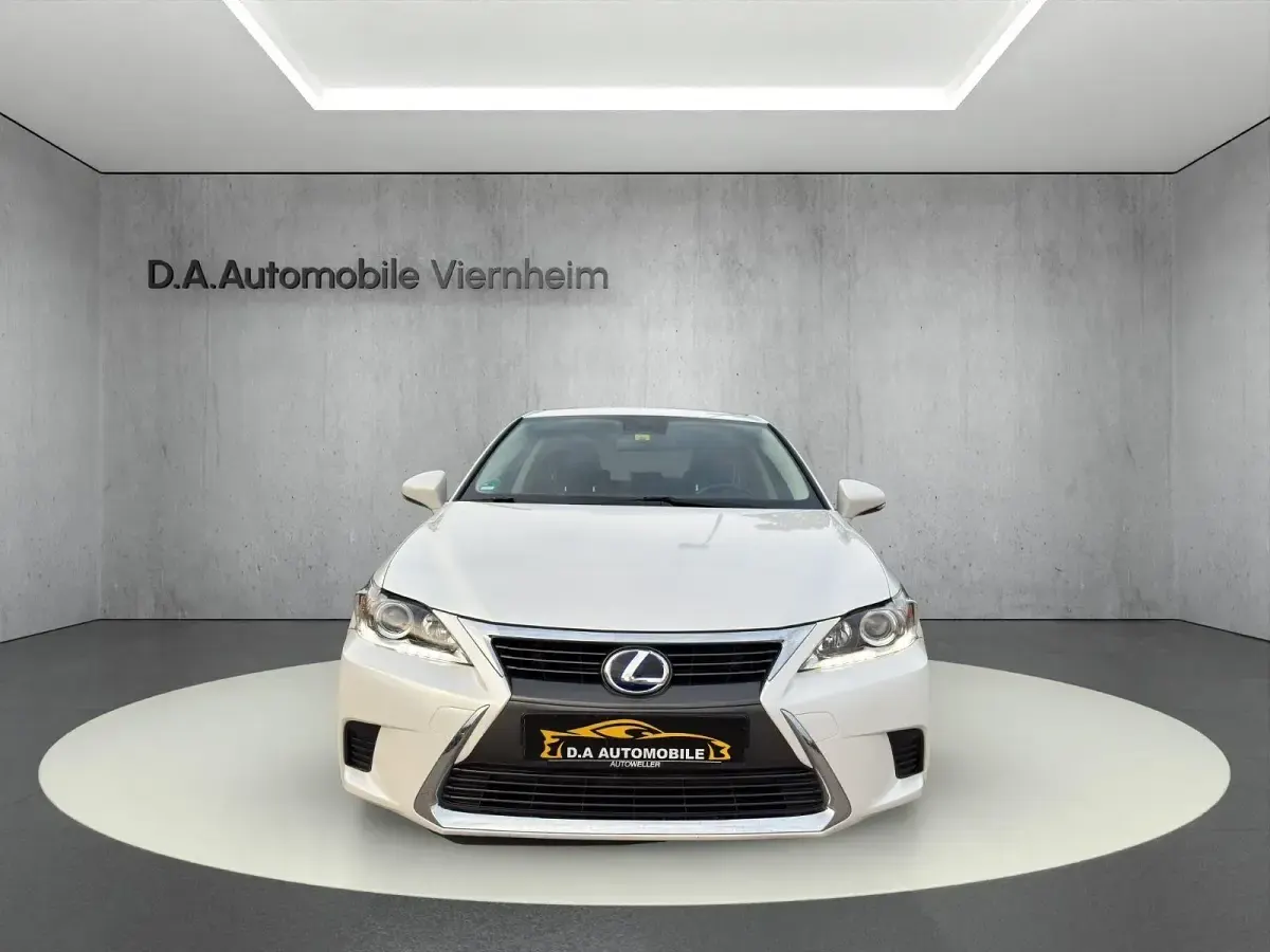Gebraucht Lexus CT200h 136 PS (100 kW) 2017 Weiß Limousine