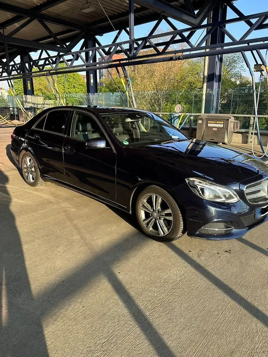 Gebraucht Mercedes E350 Elegance 258 PS (189 kW) 2014 Blau Limousine