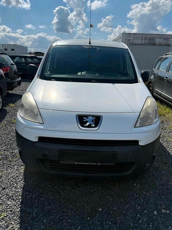 Weiß Gebraucht 2012 Peugeot Partner Van / Kleinbus | 2.700 € (Fairer Preis) - Bild 1/4