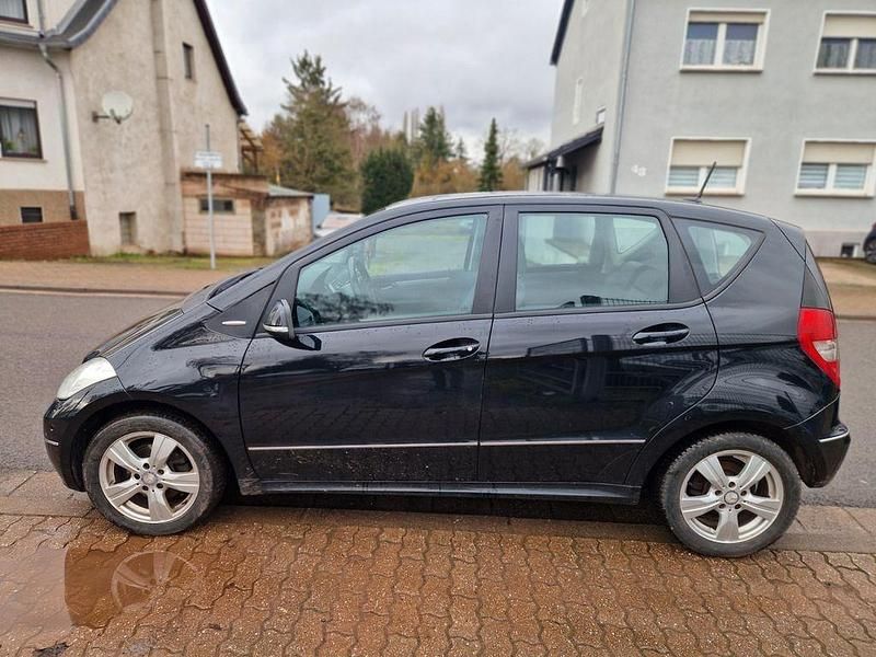 Gebraucht Mercedes A180 109 PS (80 kW) 2010 Schwarz Limousine