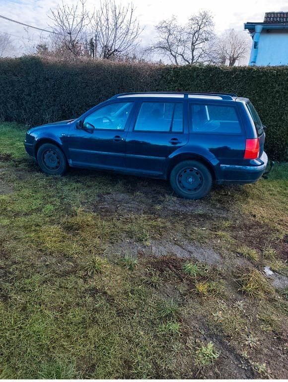 Schwarz Gebraucht 2003 VW Golf IV Trendline Kombi | 700 € (Superpreis) - Bild 1/4