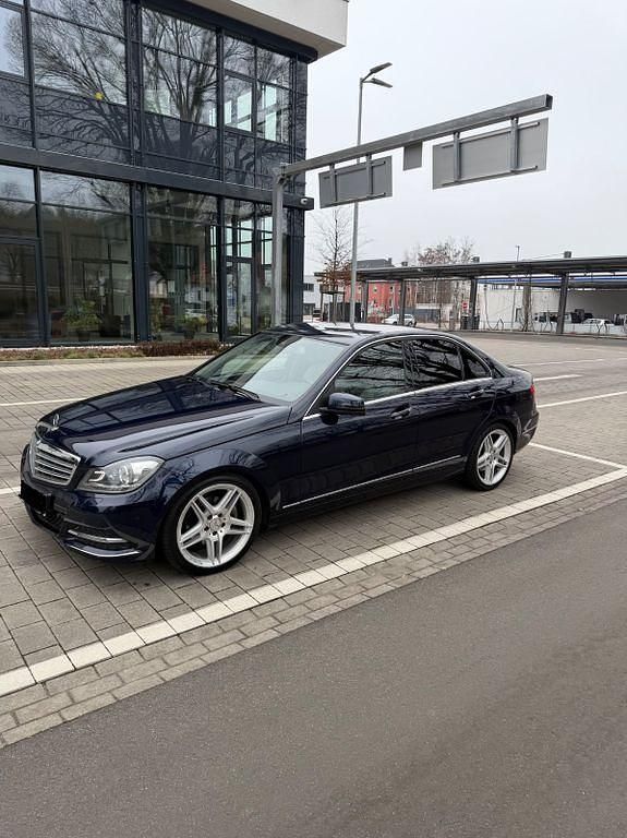 Blau Gebraucht 2013 Mercedes C250 Elegance Limousine | 13.399 € (Fairer Preis) - Bild 1/4